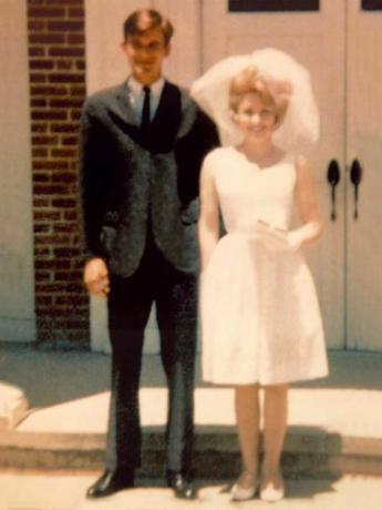 डीन और डॉली पार्टन अपनी शादी के दिन, 30 मई, 1966 को।