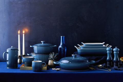 Le Creuset समुद्री नीला संग्रह