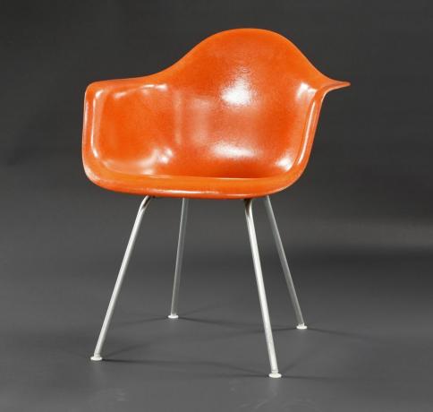14 जून 2007 टोरंटो चार्ल्स एम्स ने इस कुर्सी को डिज़ाइन किया जो 20वीं शताब्दी के प्रतीकों में से एक है