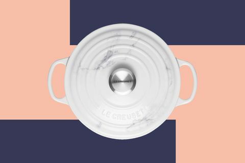 Le Creuset अपने संग्रह में एक संगमरमर decal कच्चा लोहा पुलाव जोड़ता है