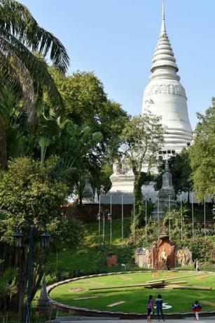 नोम पेन्ह कंबोडिया में वाट नोम मंदिर